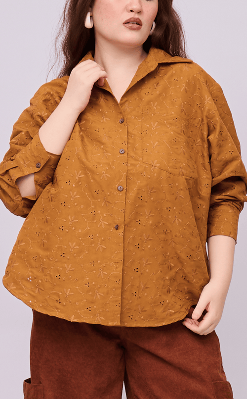 ESCOLTA TOP - CARAMEL EYELET