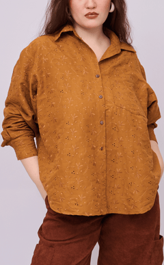 ESCOLTA TOP - CARAMEL EYELET