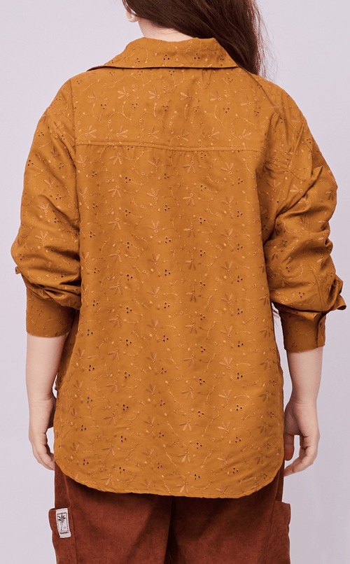 ESCOLTA TOP - CARAMEL EYELET